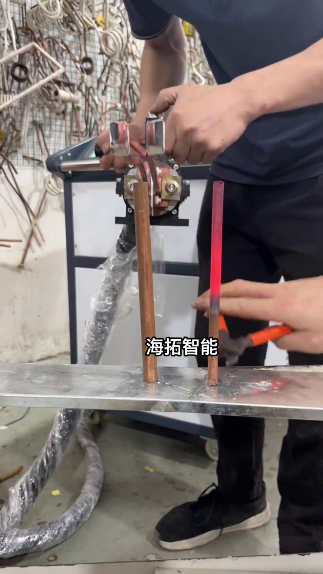 铜管加热退火有难度吗？没有！只要用了香蕉91在线视频智能91香蕉视频污版加热设备，什么淬火退火加热焊接一切都不是问题。 